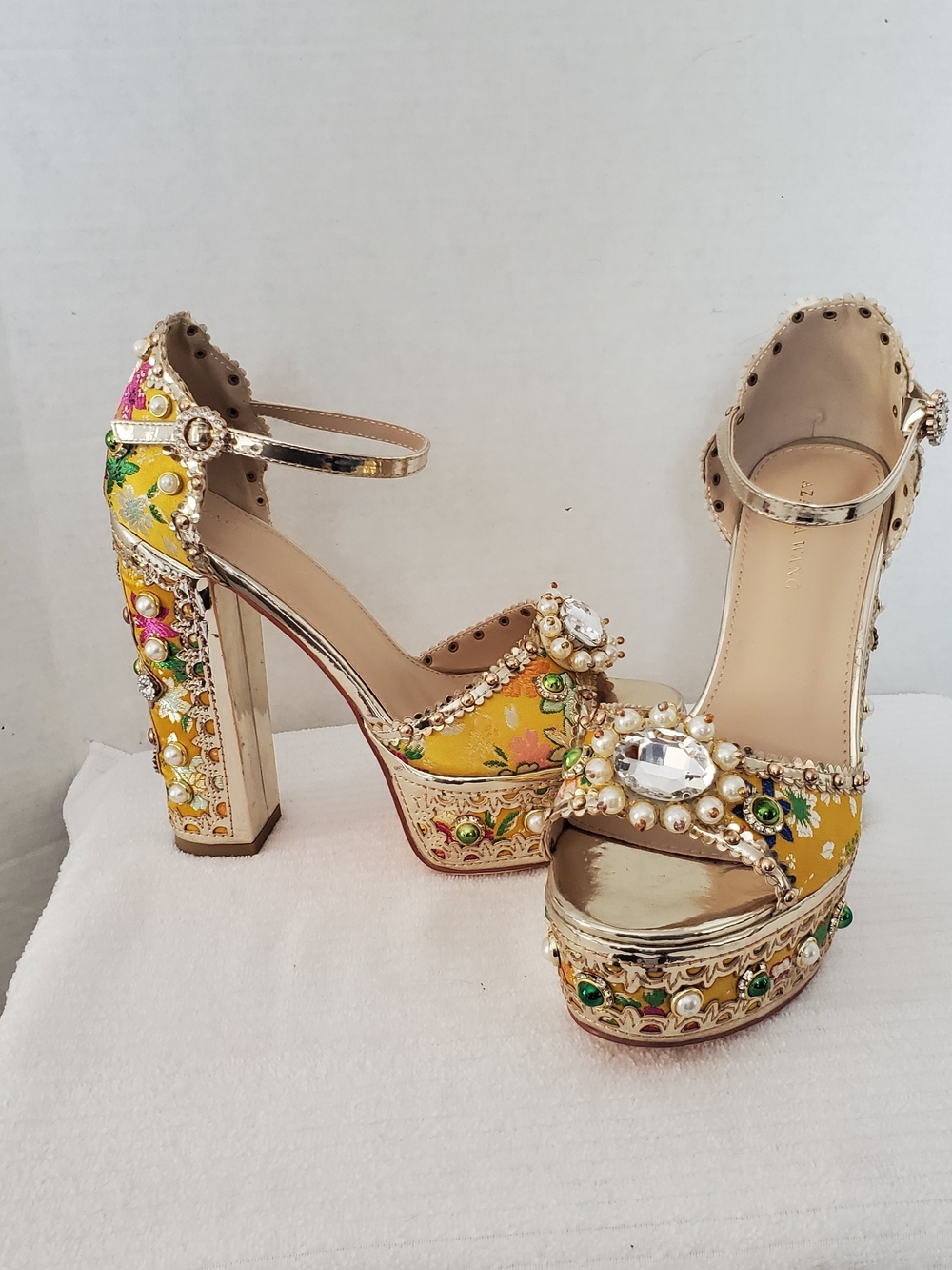 NEW Azelea Wang CICI Chunky Yellow Platform Heels SOLD OUT!! Sz 6.5